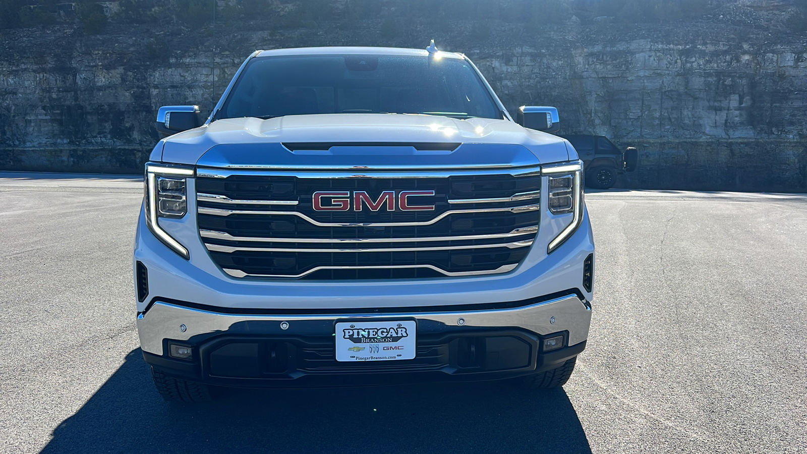 2025 GMC Sierra 1500 SLT 2