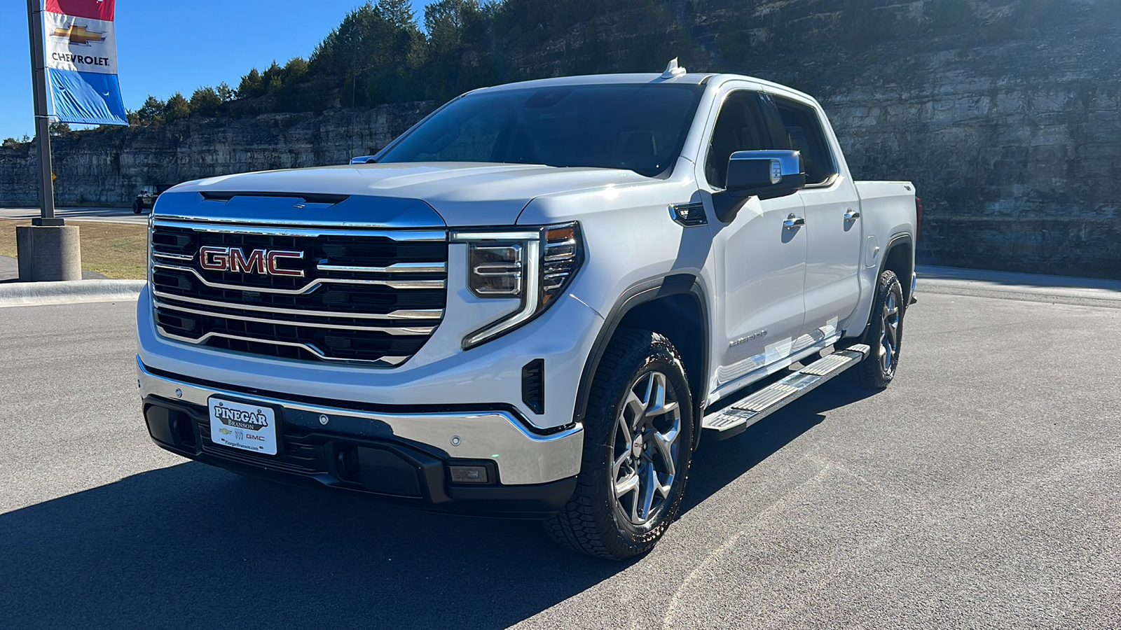 2025 GMC Sierra 1500 SLT 3