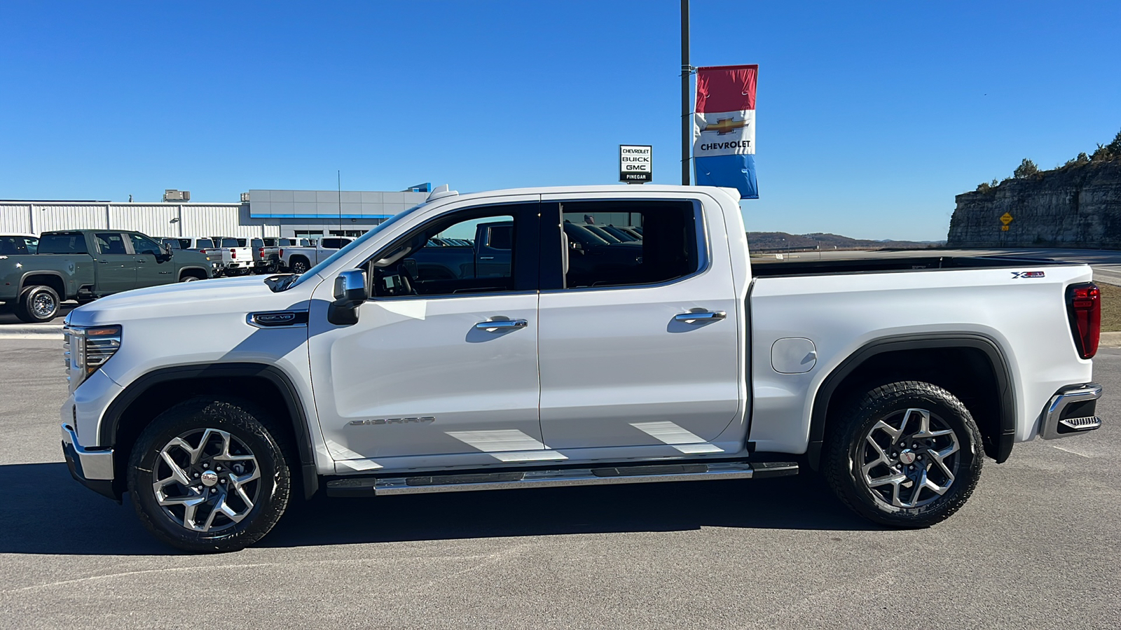 2025 GMC Sierra 1500 SLT 4