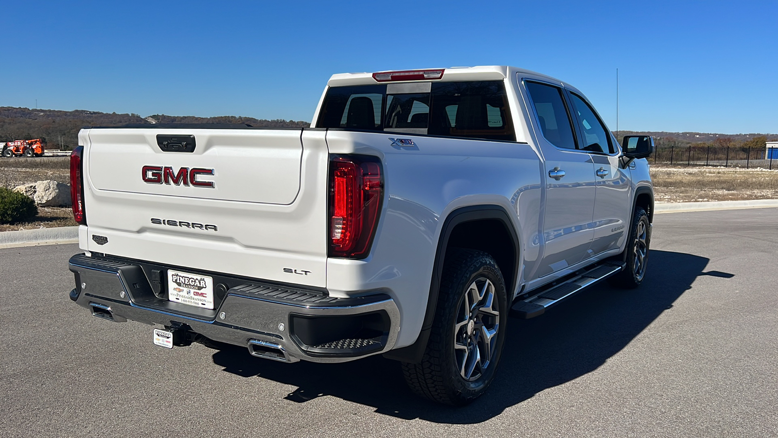 2025 GMC Sierra 1500 SLT 8