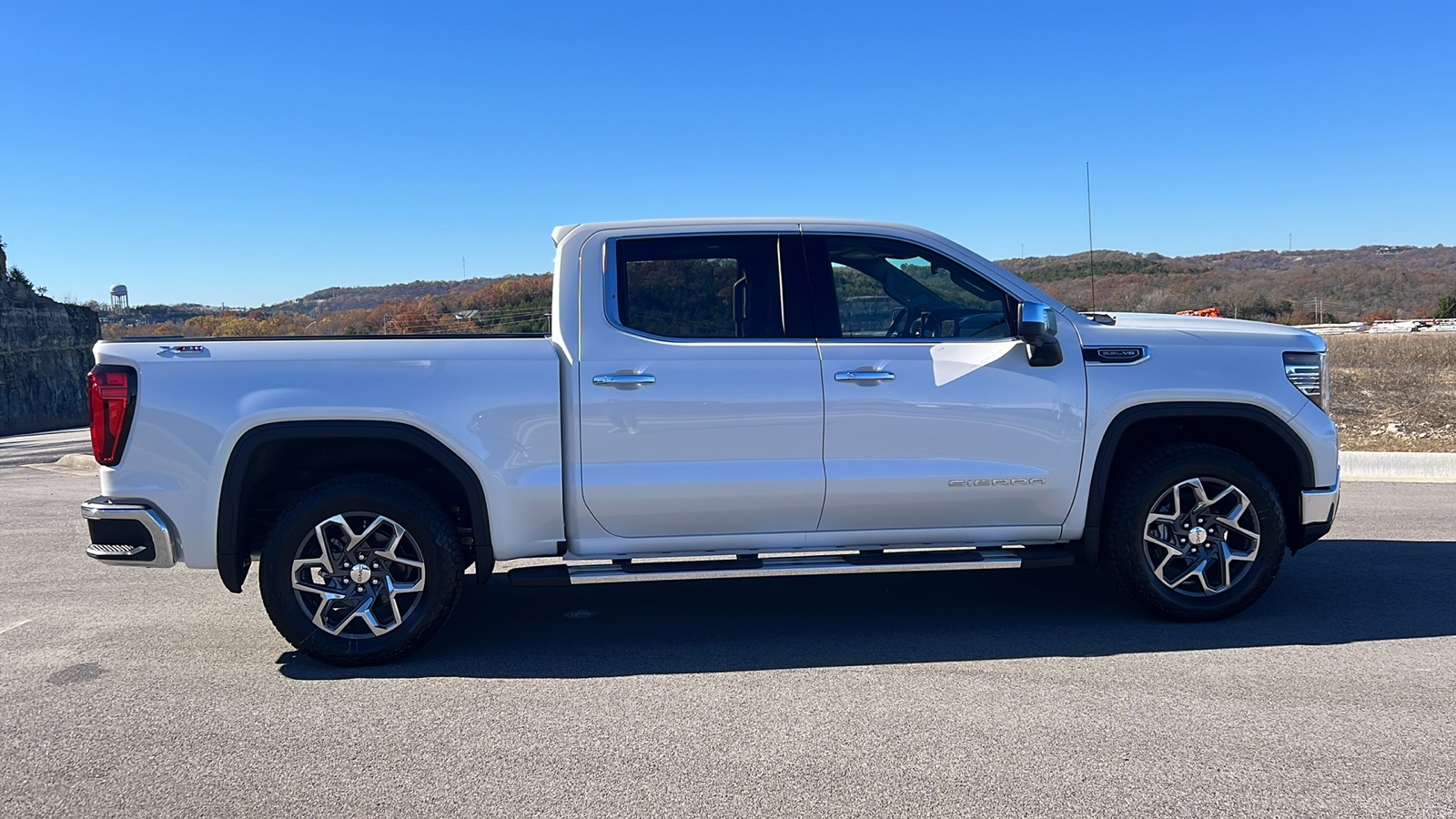 2025 GMC Sierra 1500 SLT 9