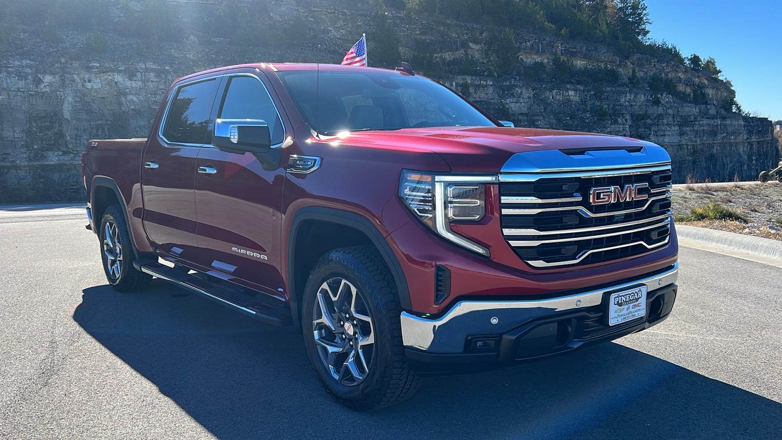 2025 GMC Sierra 1500 SLT 1