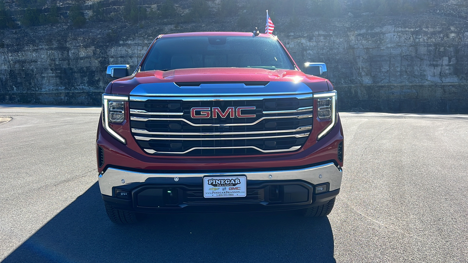 2025 GMC Sierra 1500 SLT 2