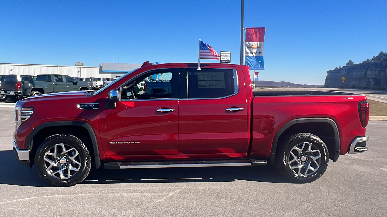 2025 GMC Sierra 1500 SLT 4