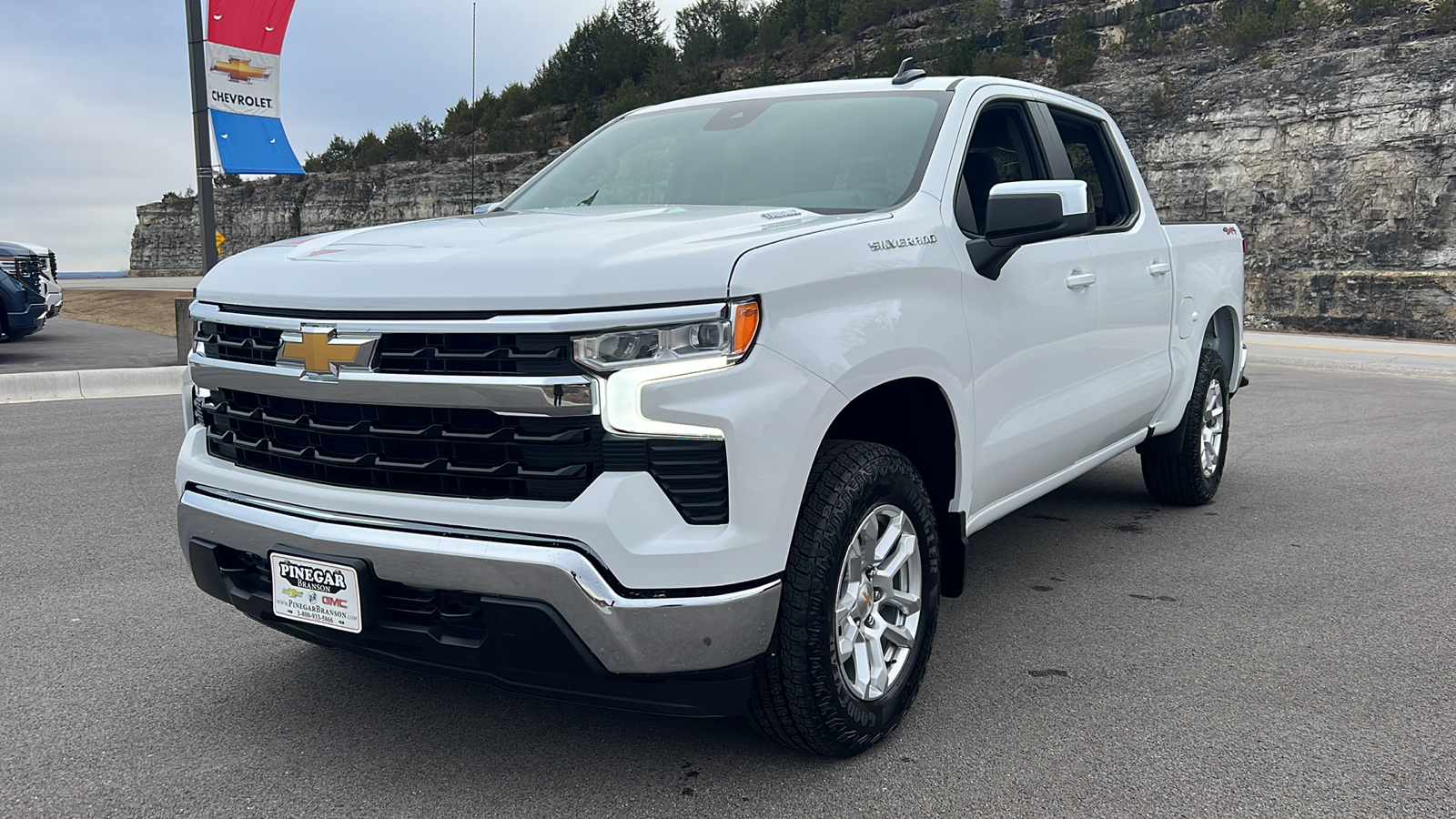 2025 Chevrolet Silverado 1500 LT 3