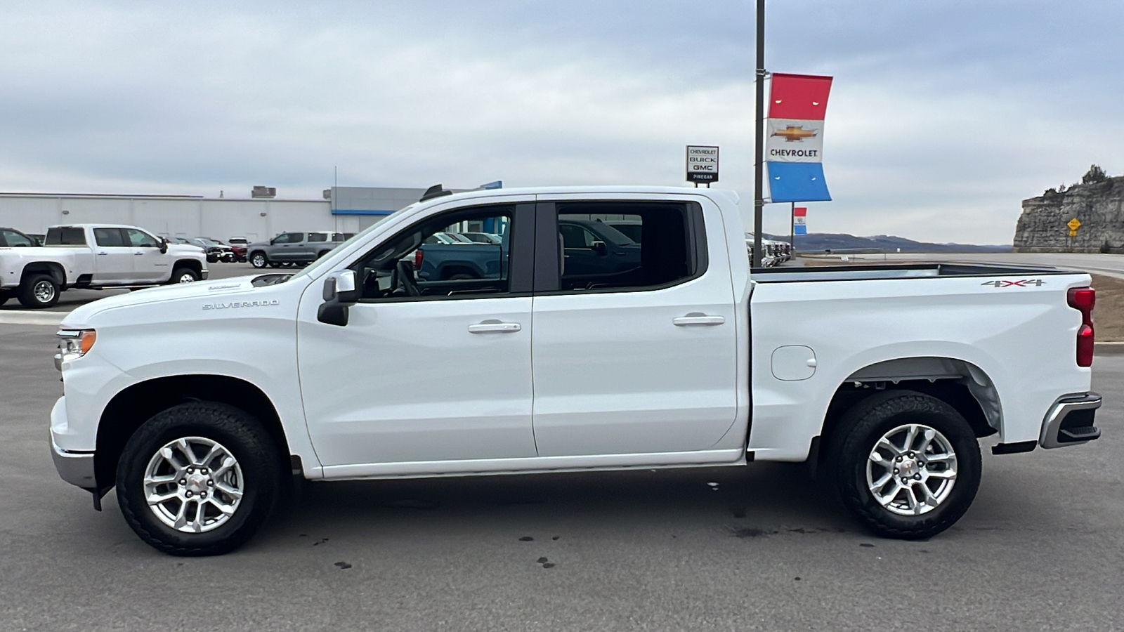 2025 Chevrolet Silverado 1500 LT 4