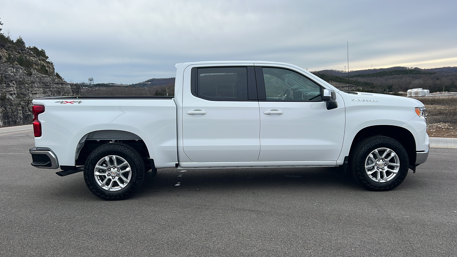 2025 Chevrolet Silverado 1500 LT 9