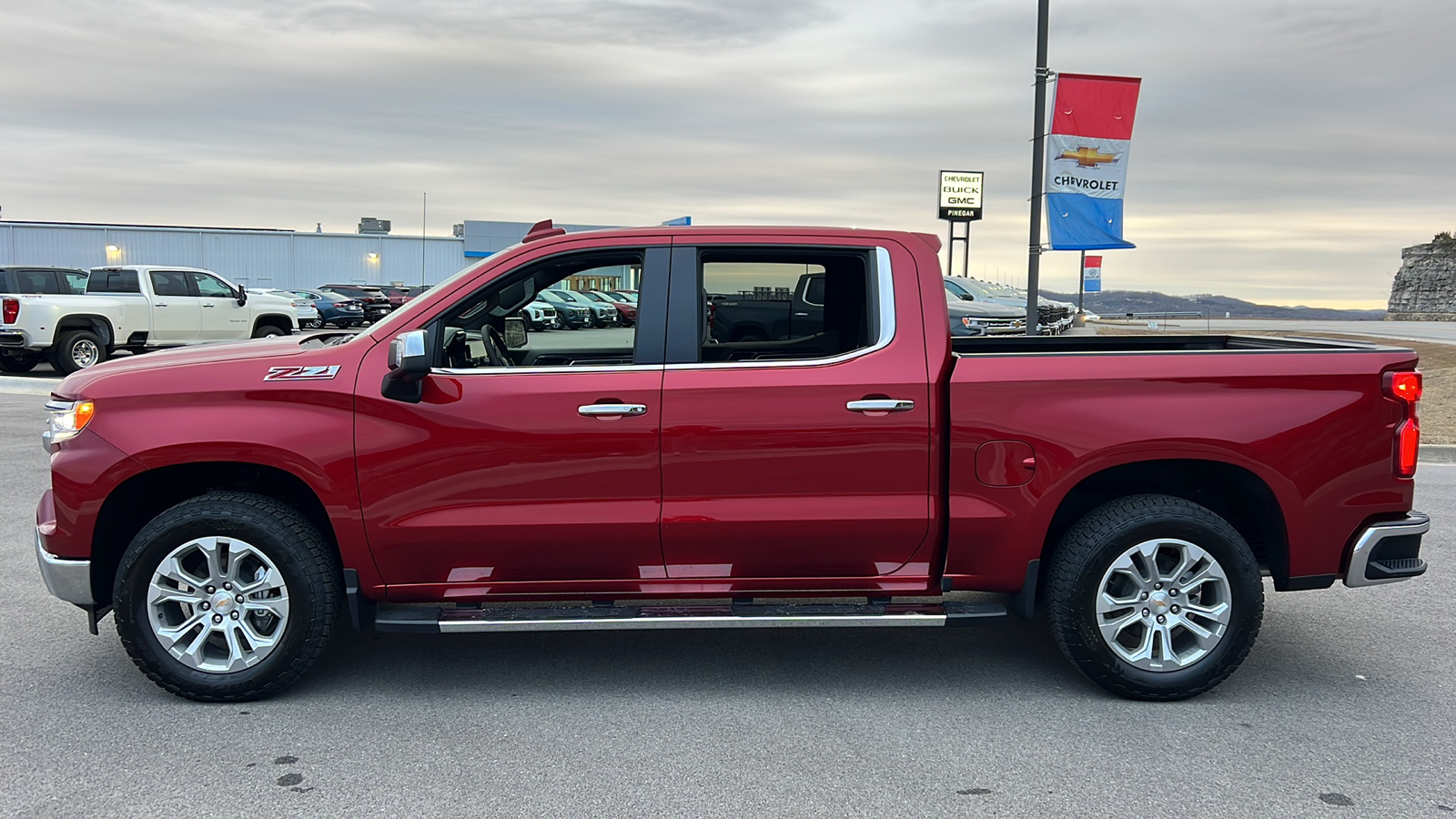 2025 Chevrolet Silverado 1500 LTZ 4