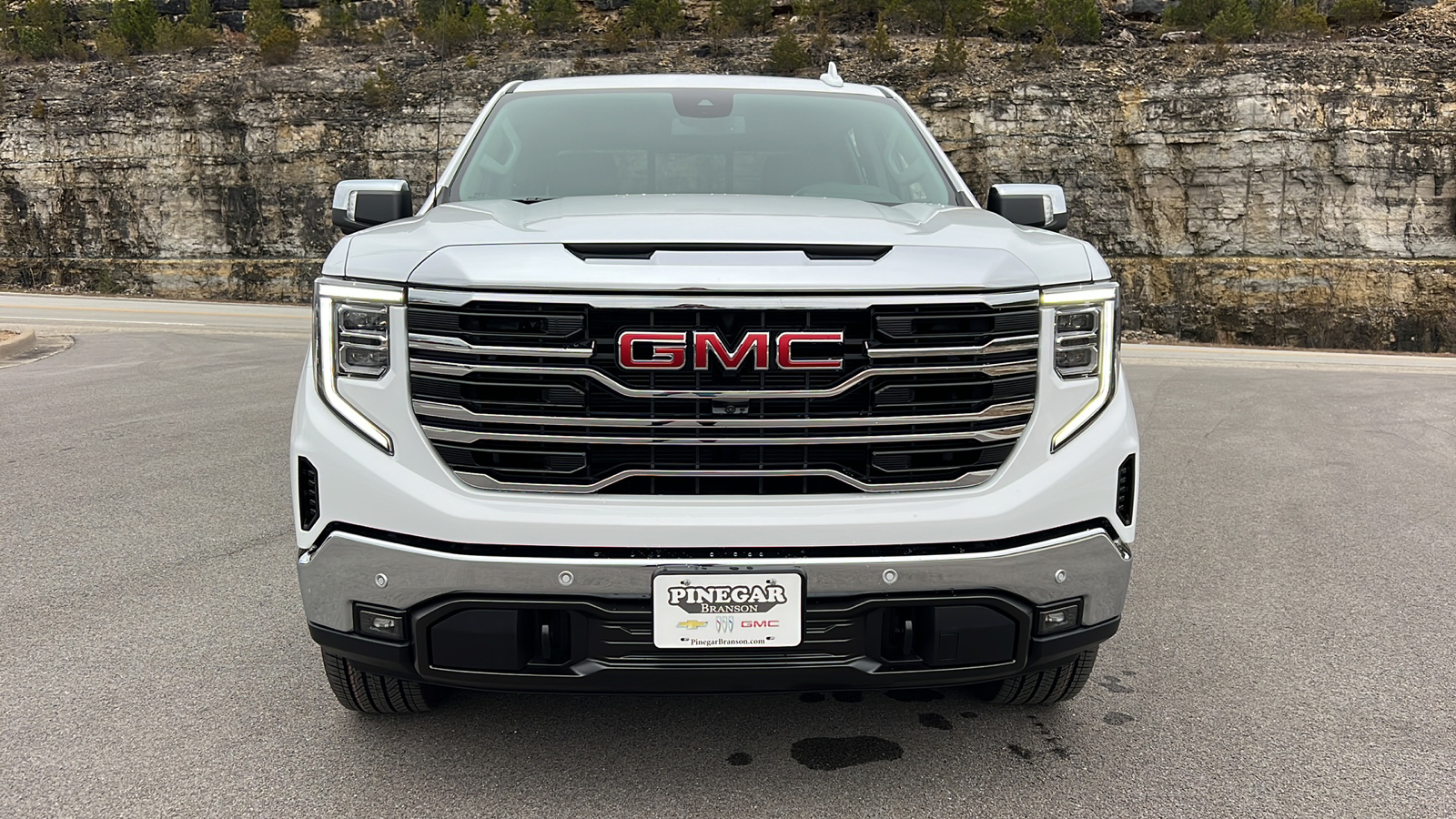 2025 GMC Sierra 1500 SLT 2