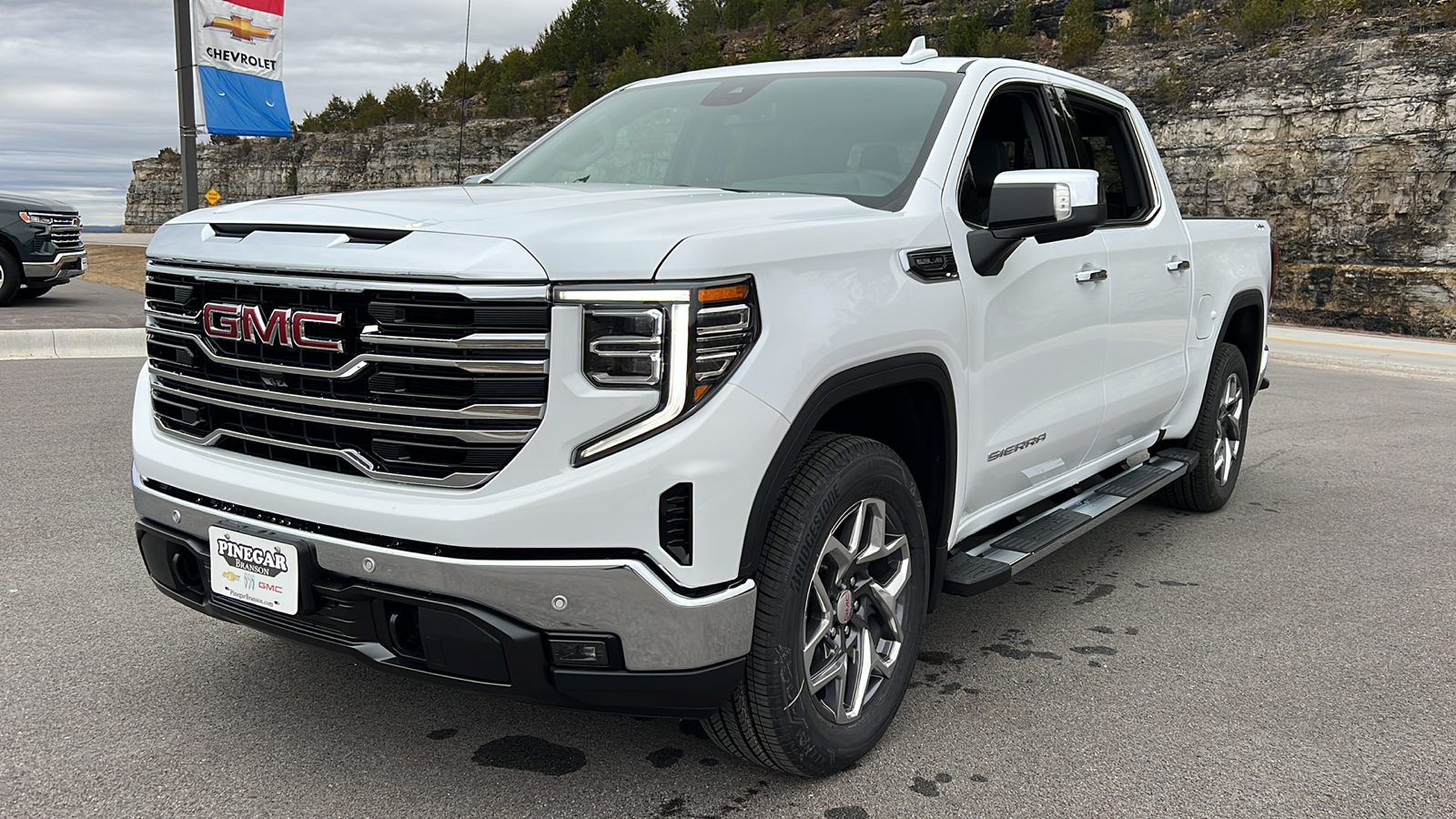 2025 GMC Sierra 1500 SLT 3