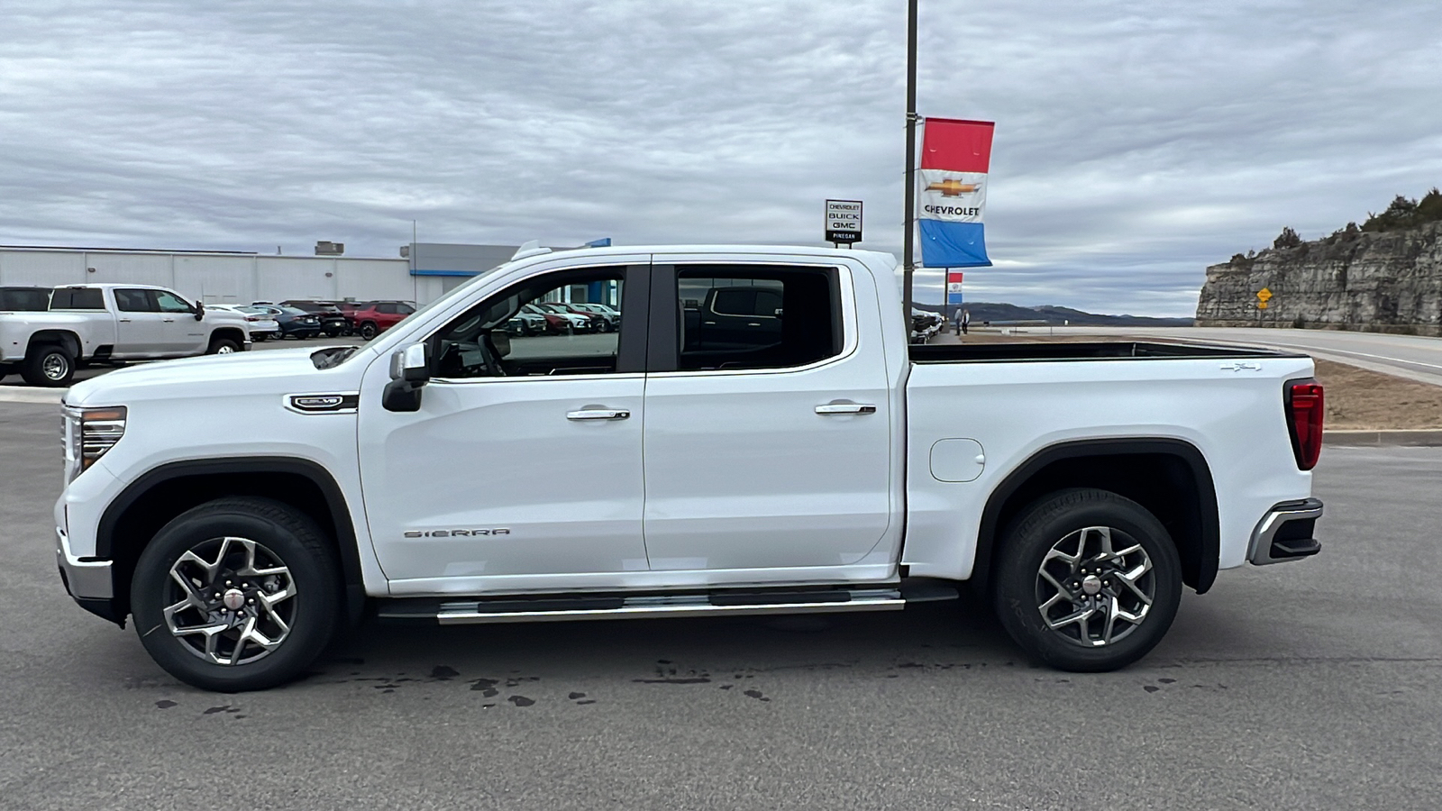 2025 GMC Sierra 1500 SLT 4