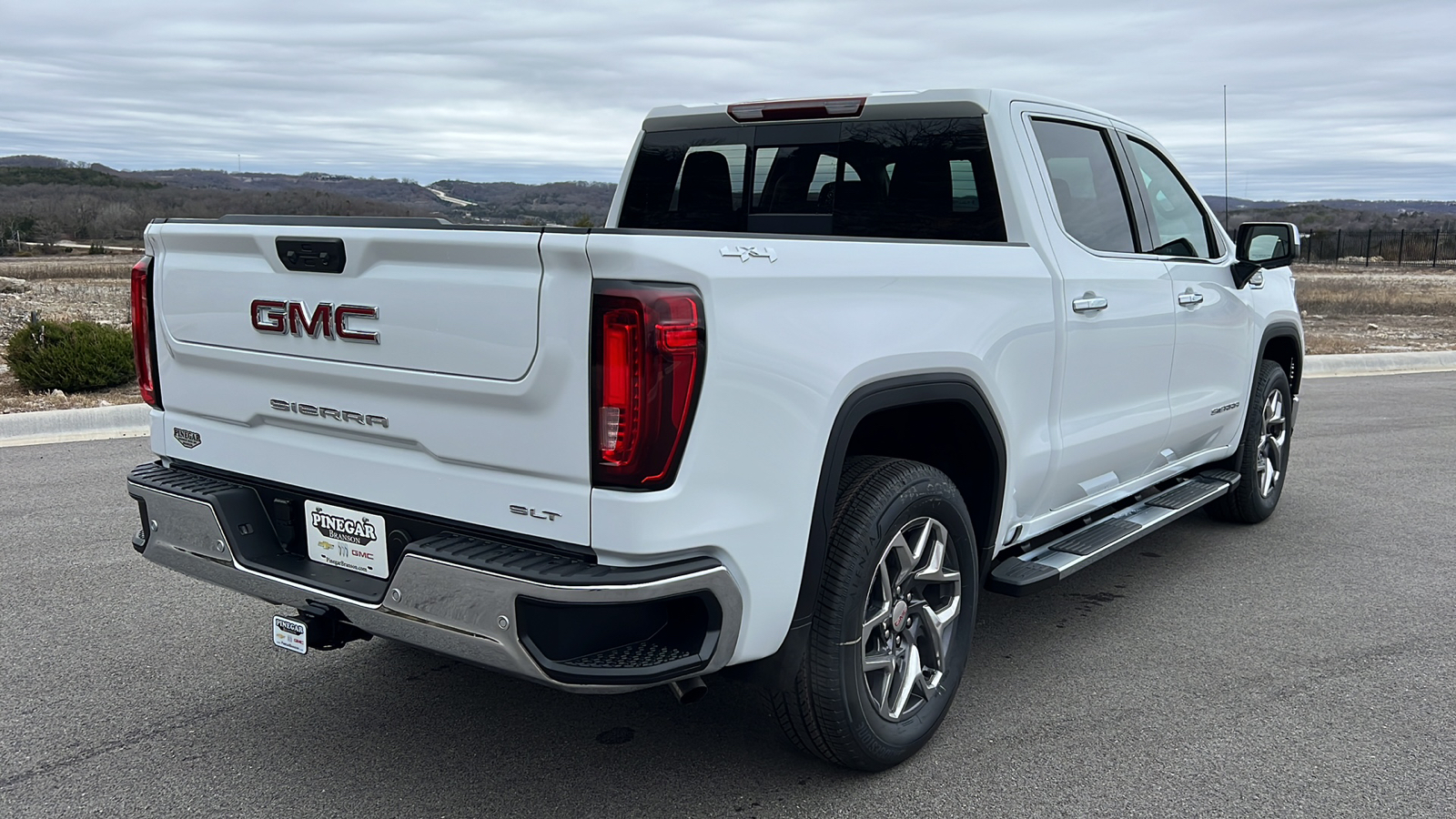 2025 GMC Sierra 1500 SLT 8