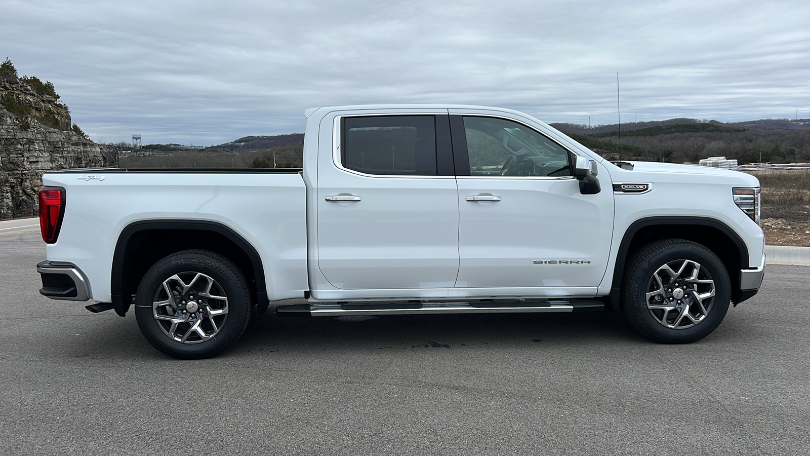 2025 GMC Sierra 1500 SLT 9