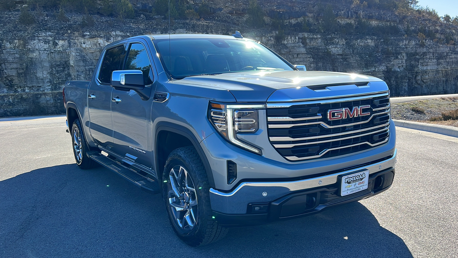 2025 GMC Sierra 1500 SLT 1