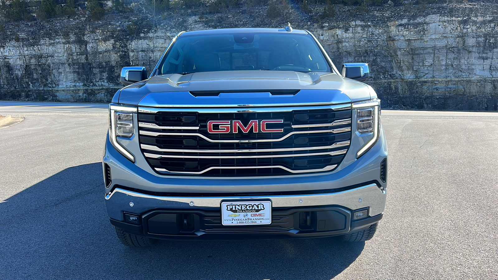 2025 GMC Sierra 1500 SLT 2