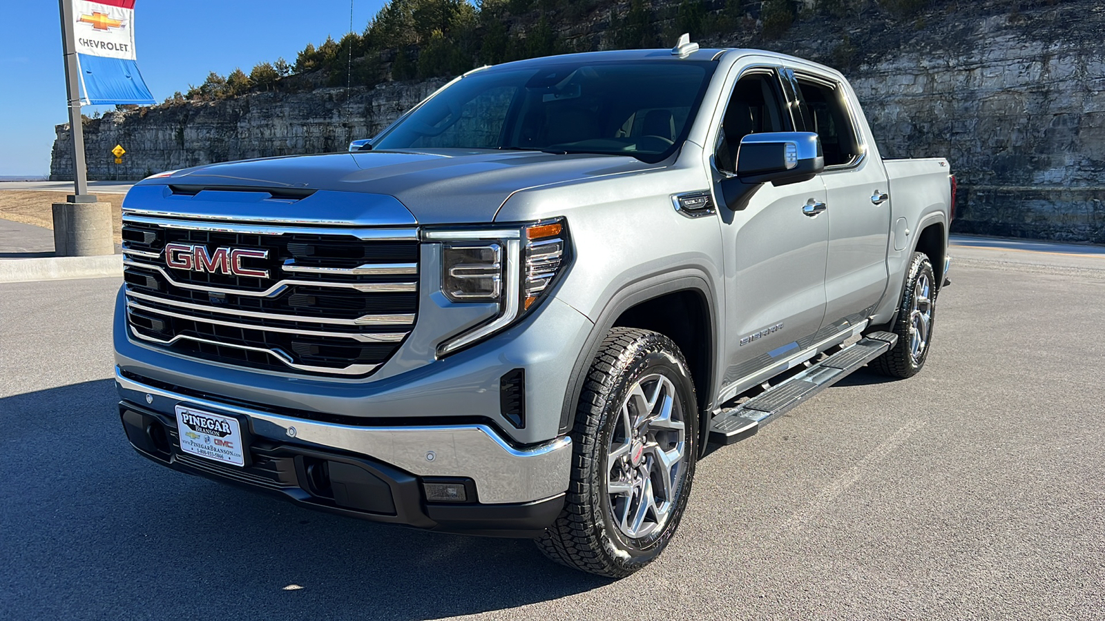 2025 GMC Sierra 1500 SLT 3