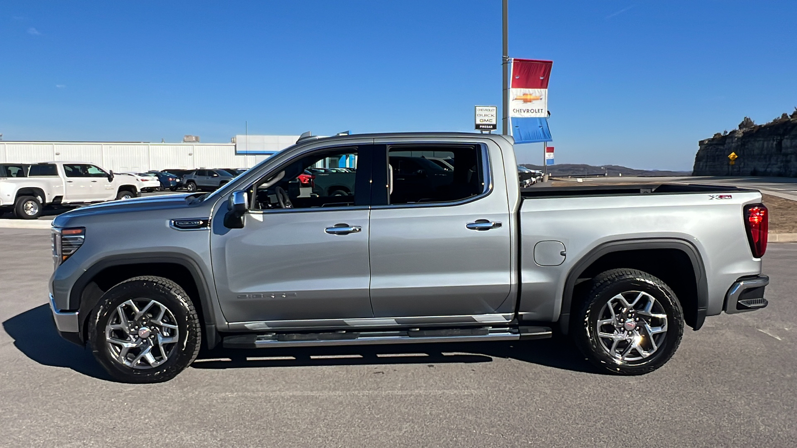 2025 GMC Sierra 1500 SLT 4