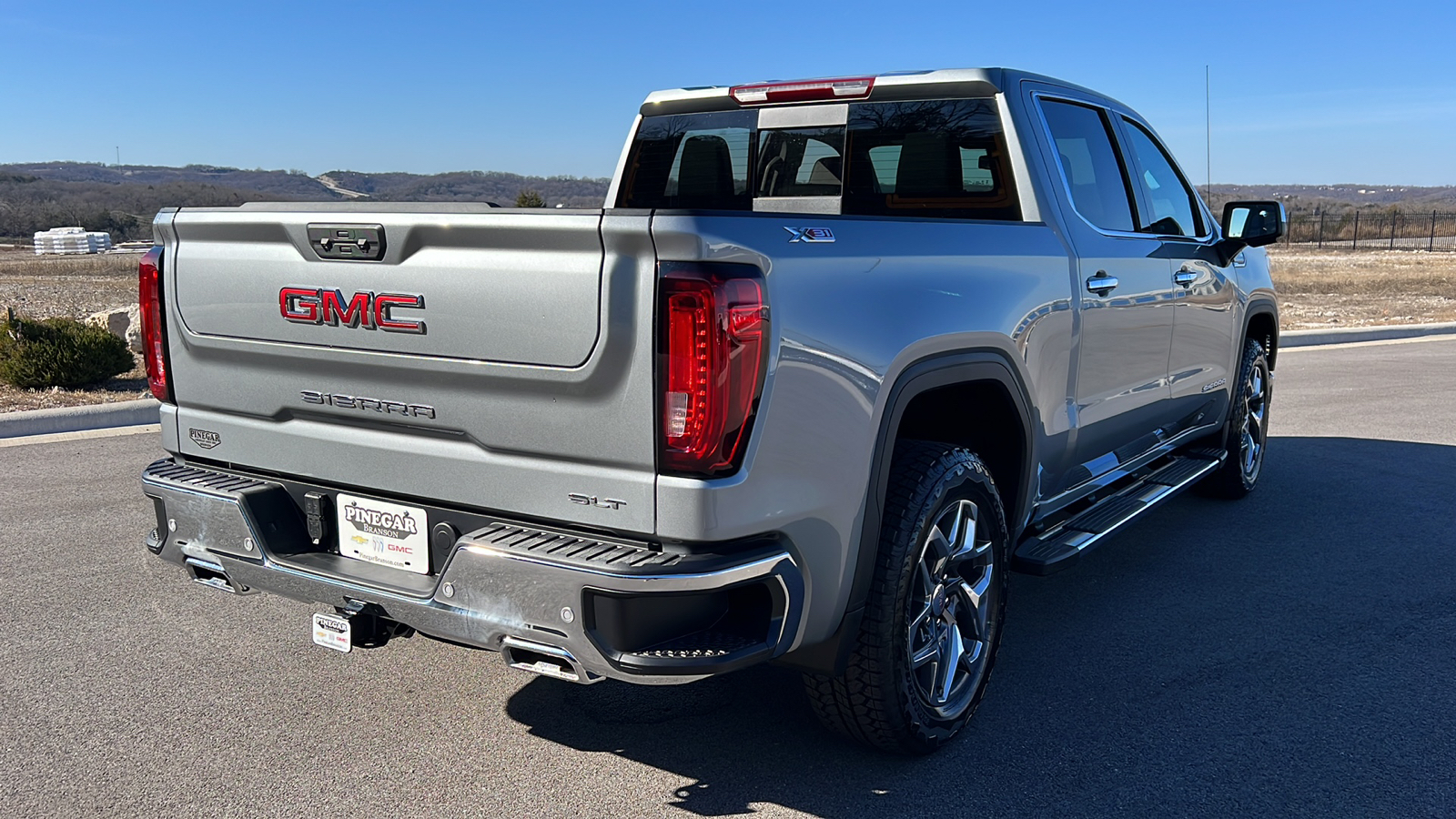 2025 GMC Sierra 1500 SLT 8