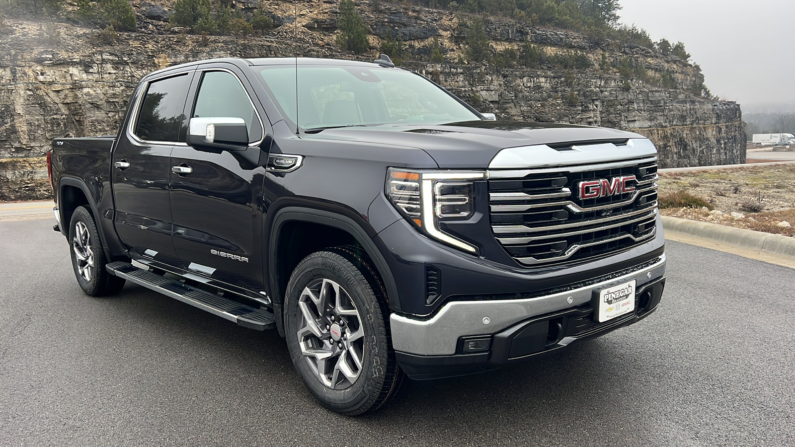 2025 GMC Sierra 1500 SLT 1