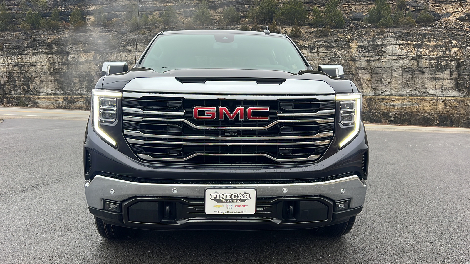 2025 GMC Sierra 1500 SLT 2