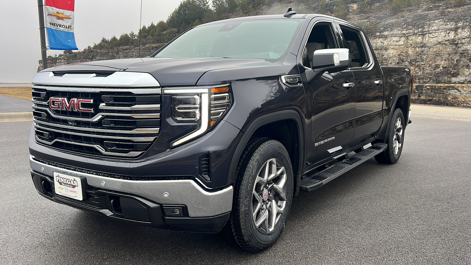 2025 GMC Sierra 1500 SLT 3