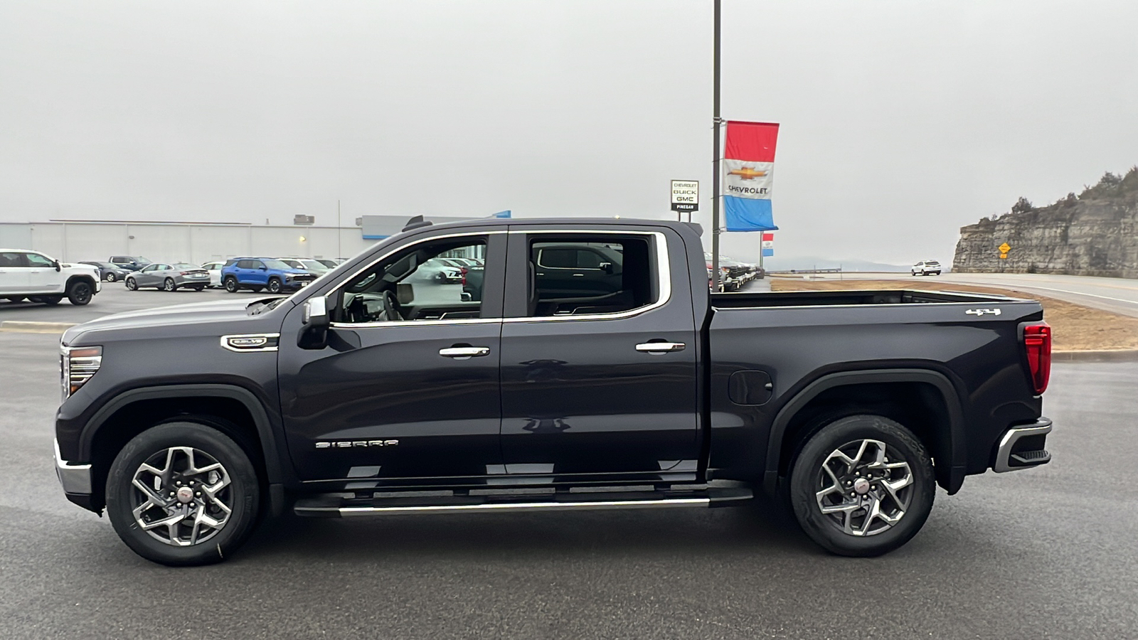 2025 GMC Sierra 1500 SLT 4