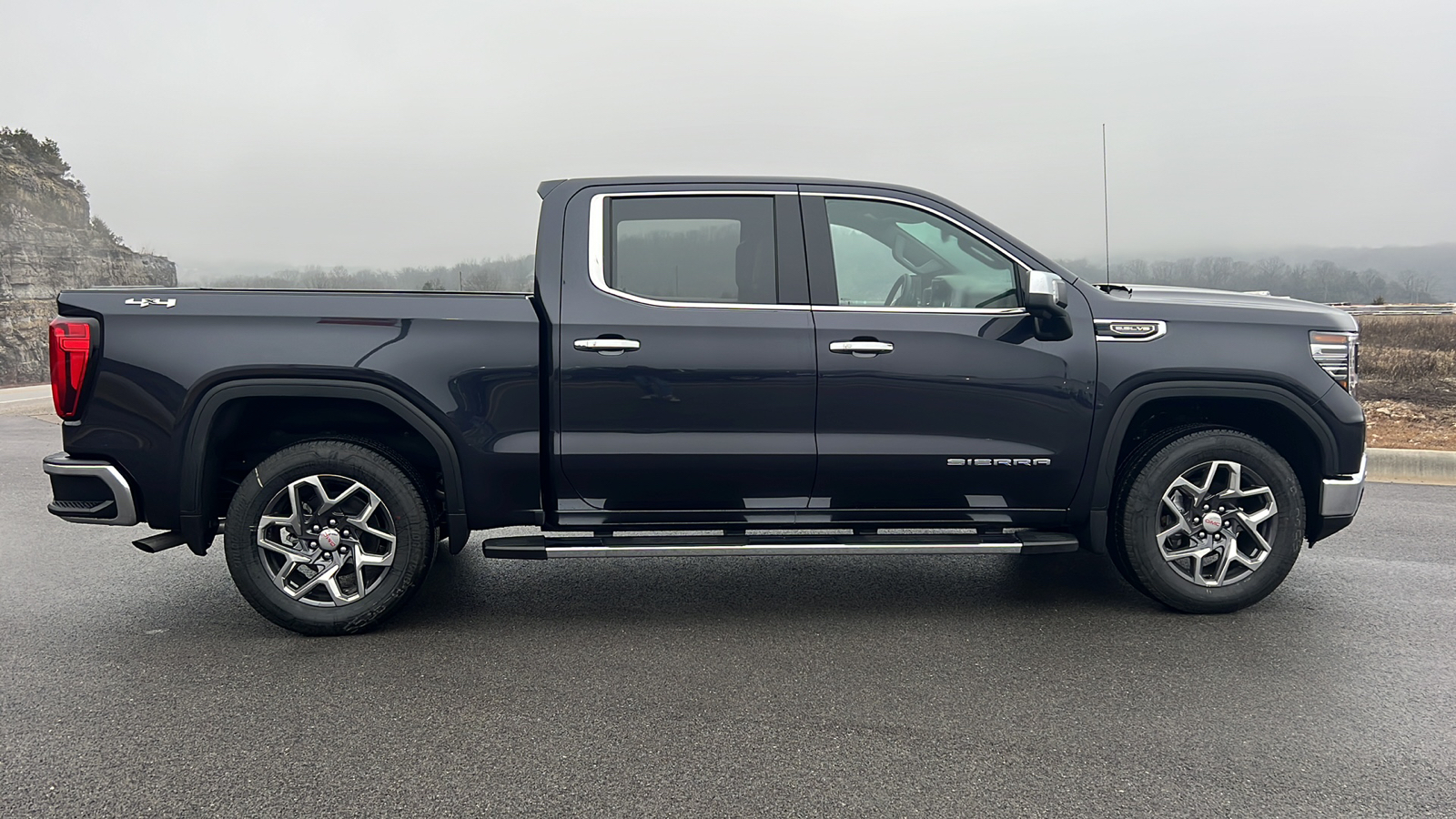 2025 GMC Sierra 1500 SLT 9