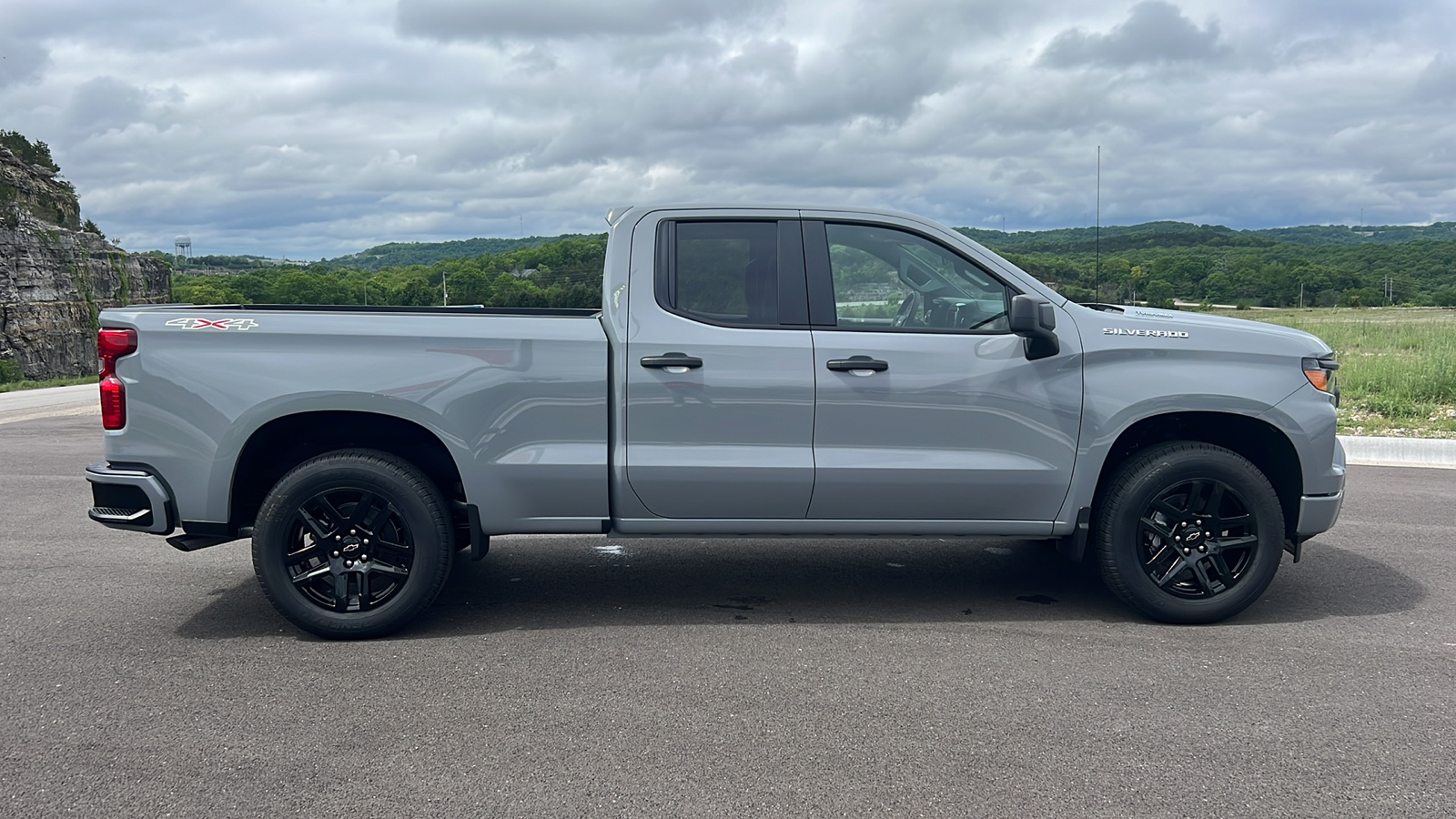 2024 Chevrolet Silverado 1500 Custom 9