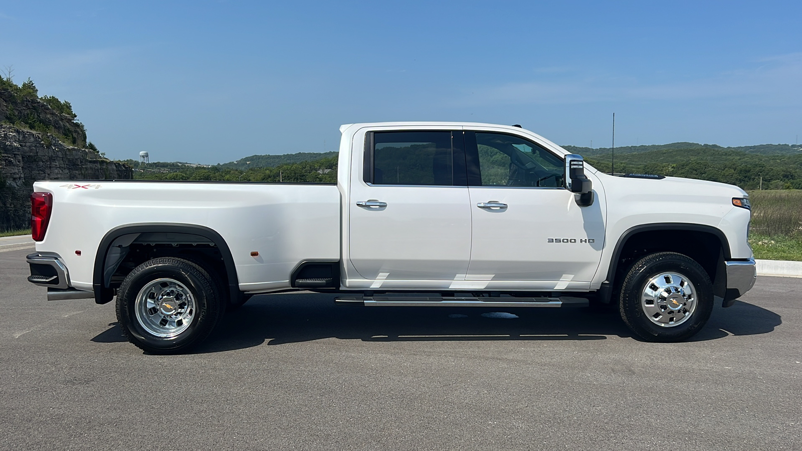 2024 Chevrolet Silverado 3500 LTZ 9