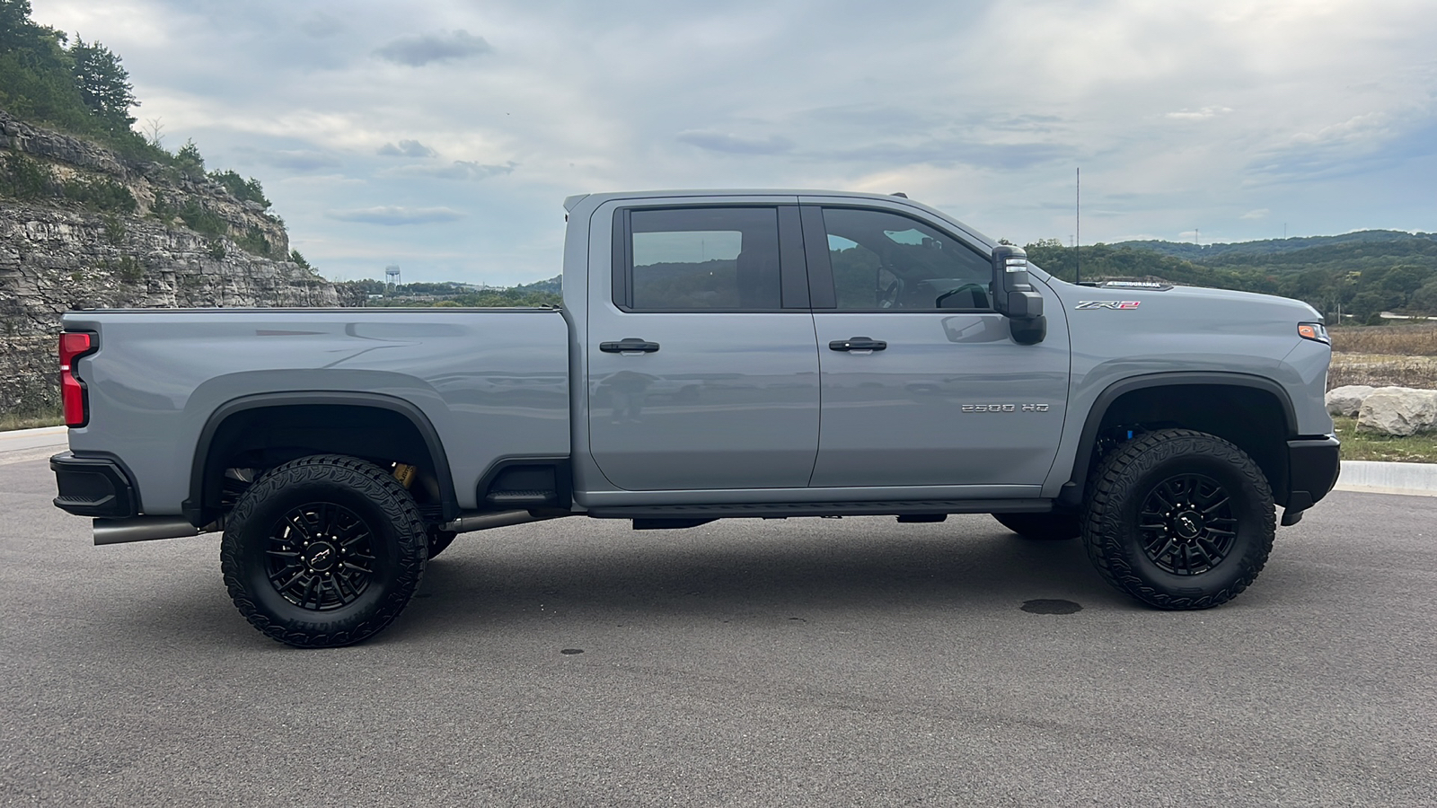 2024 Chevrolet Silverado 2500 ZR2 9