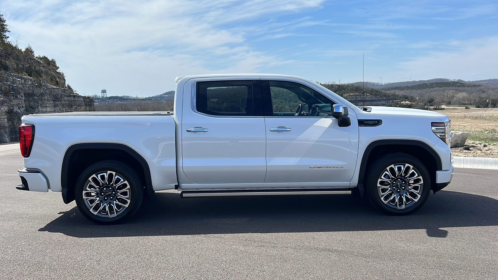 2023 GMC Sierra 1500 Denali Ultimate 9