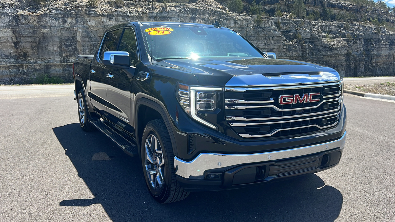 2023 GMC Sierra 1500 SLT 1