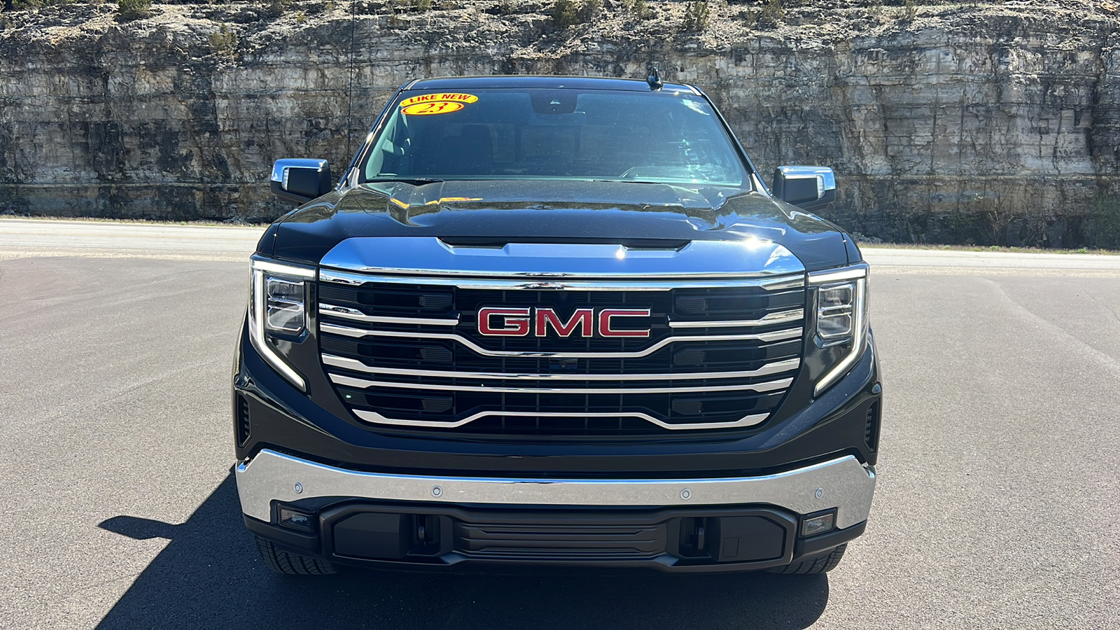 2023 GMC Sierra 1500 SLT 2