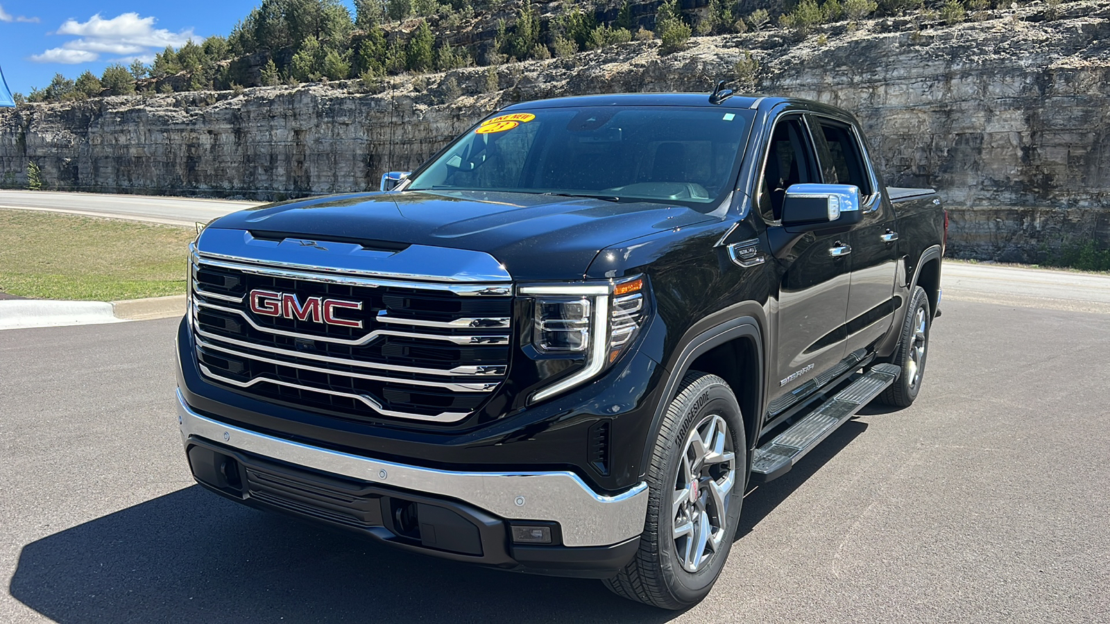 2023 GMC Sierra 1500 SLT 3