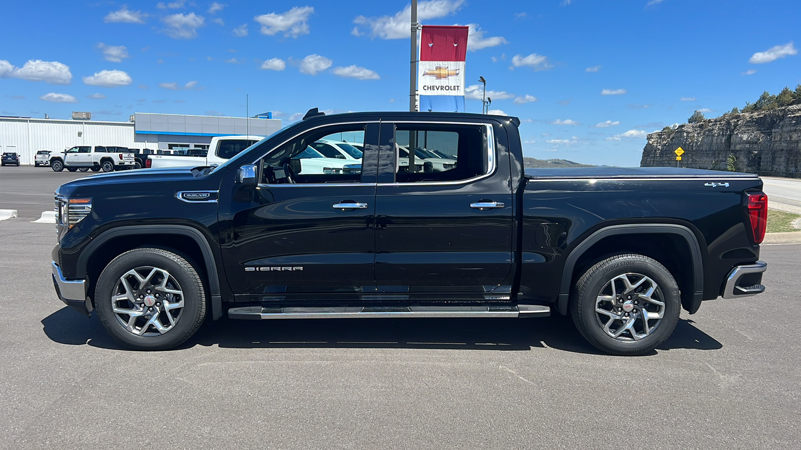 2023 GMC Sierra 1500 SLT 4