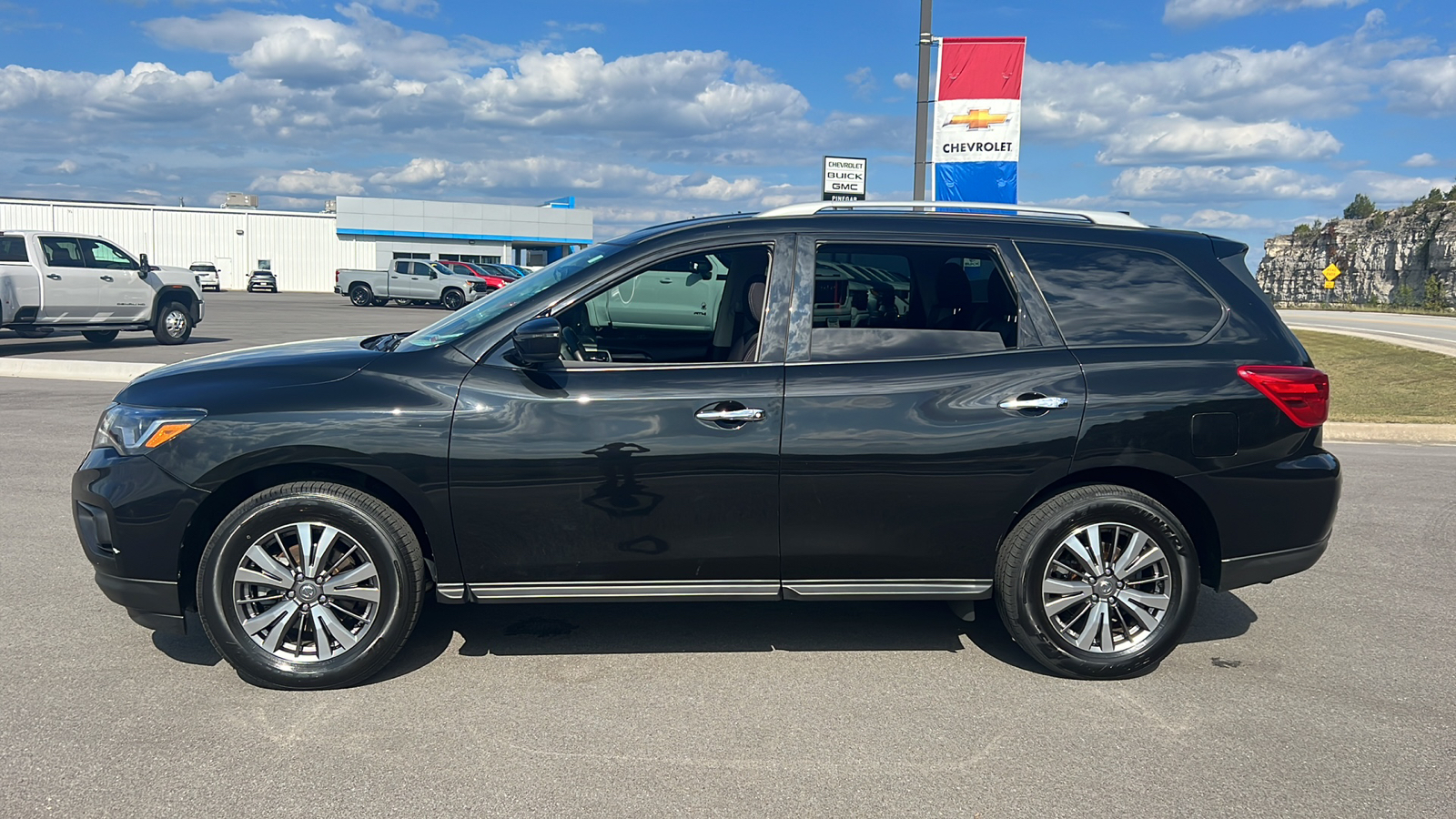 2019 Nissan Pathfinder SV 4