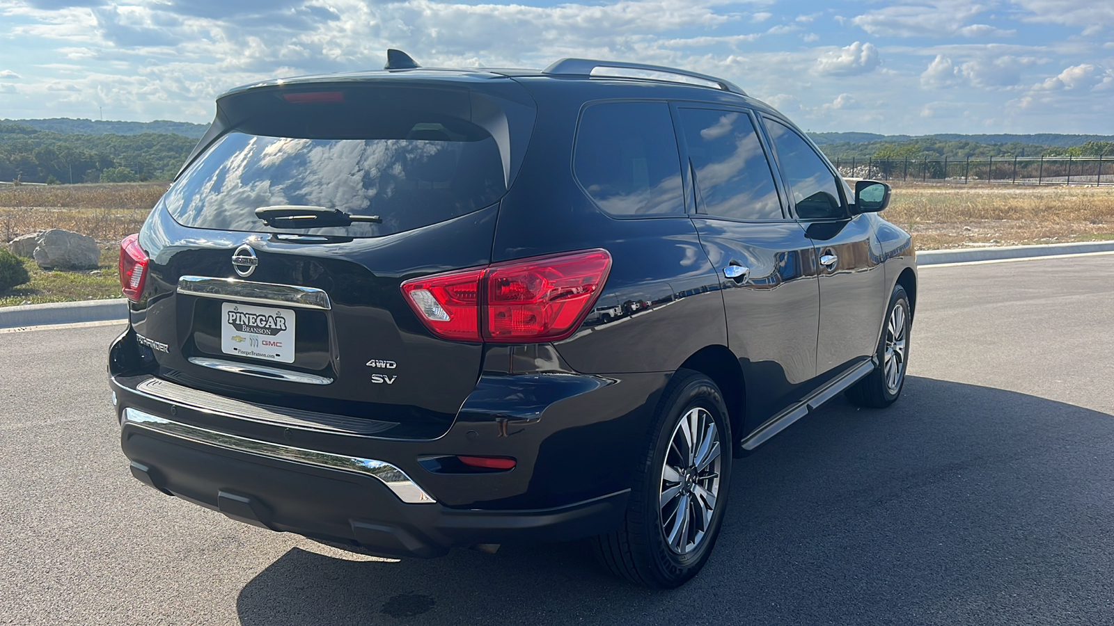 2019 Nissan Pathfinder SV 8