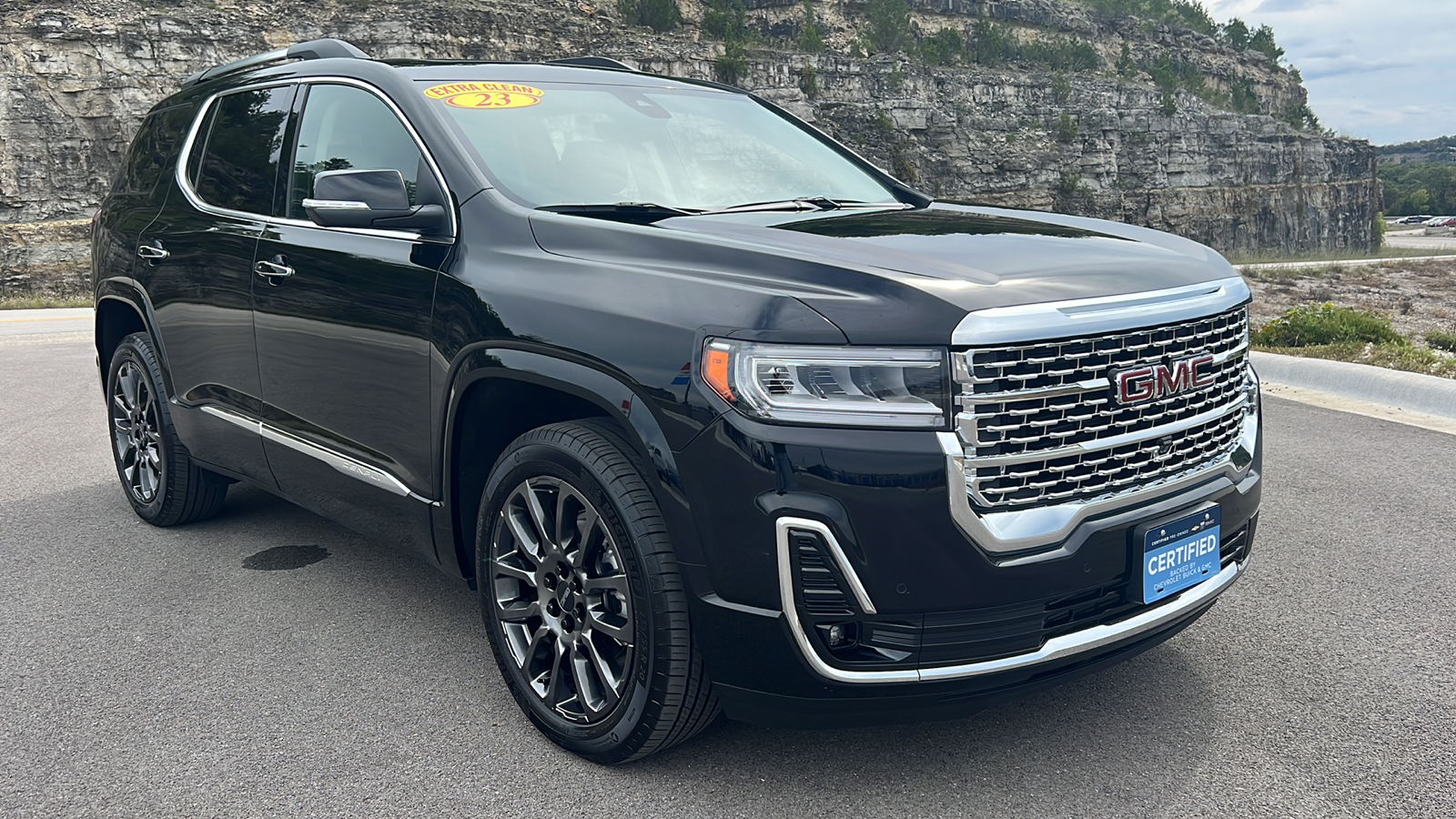 2023 GMC Acadia Denali 1