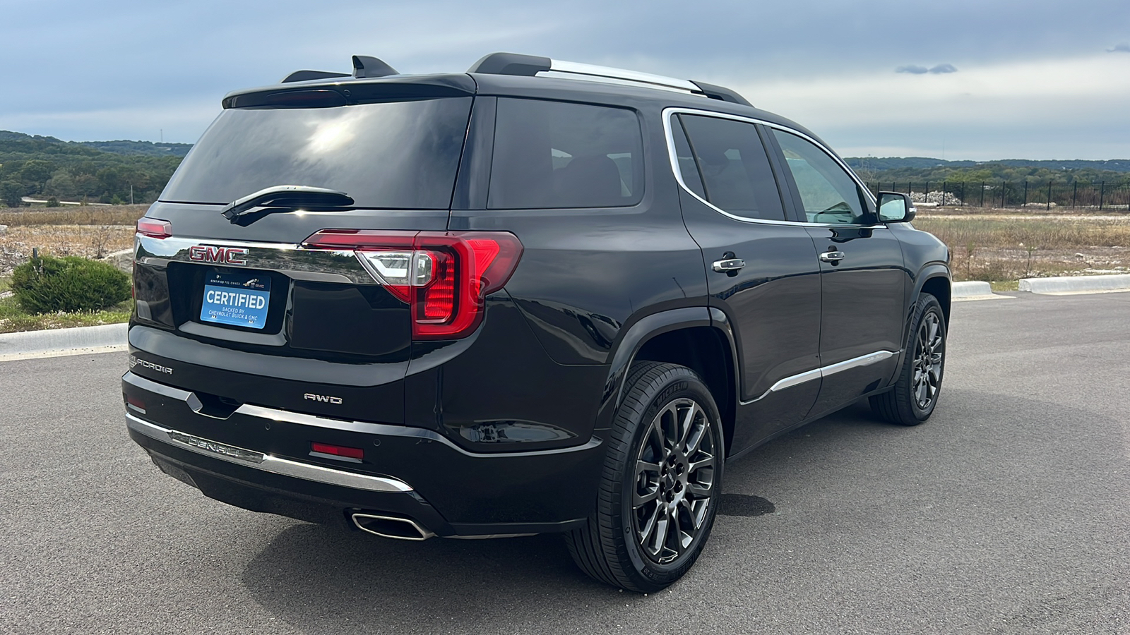 2023 GMC Acadia Denali 8