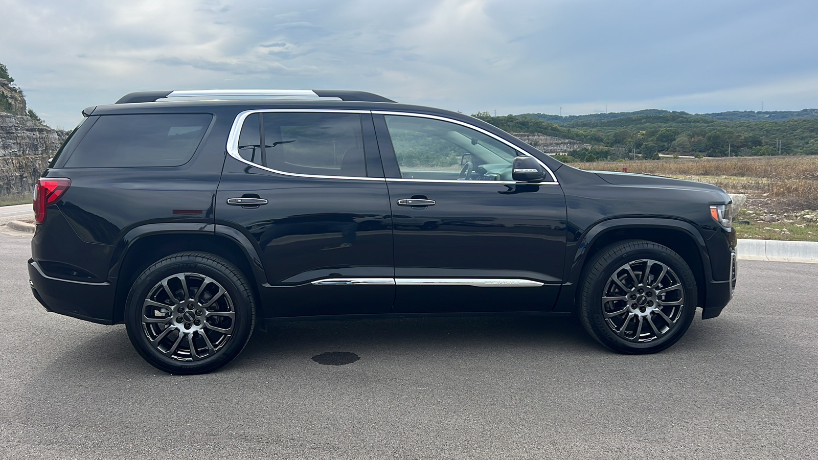 2023 GMC Acadia Denali 9