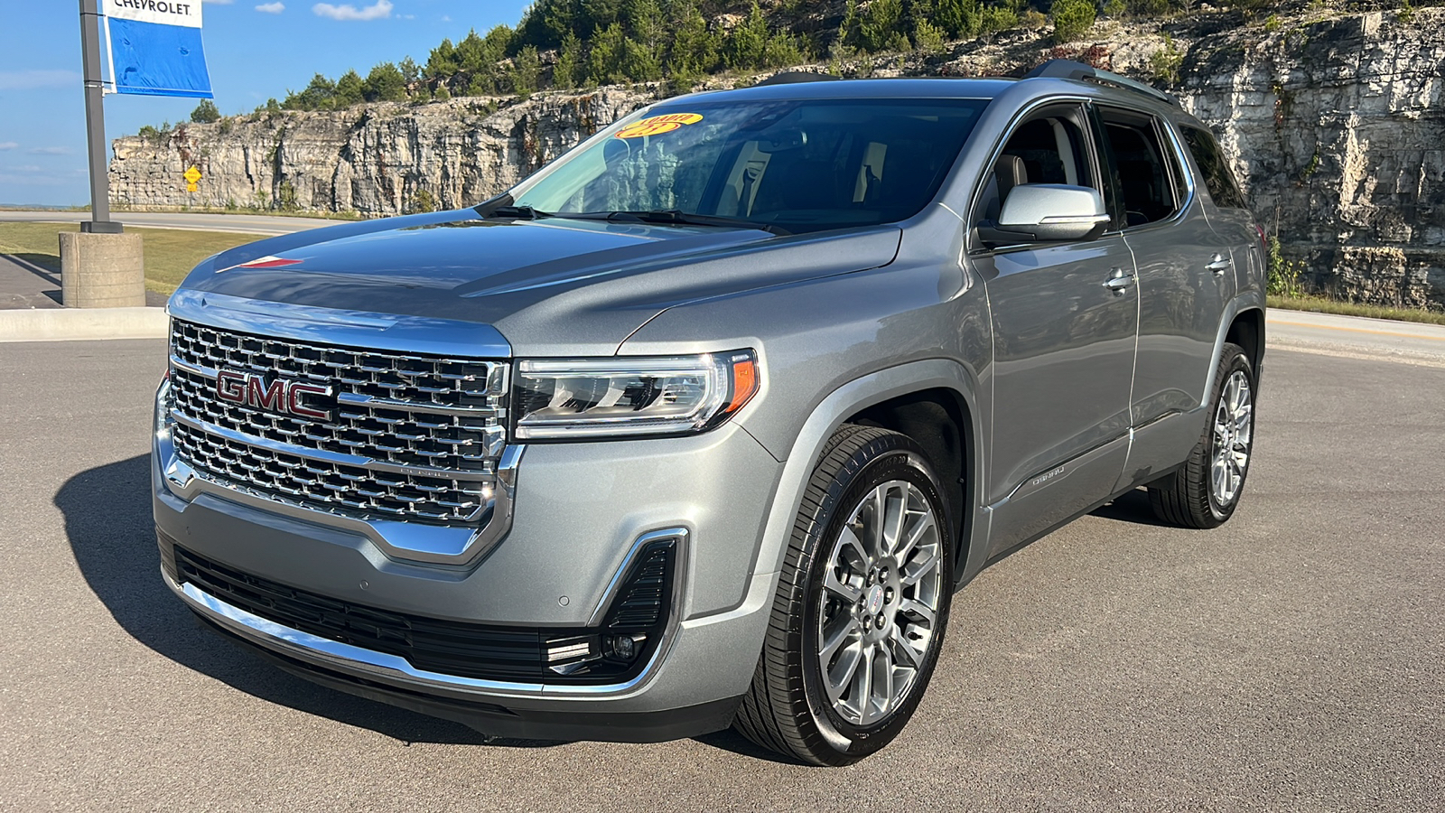 2023 GMC Acadia Denali 3