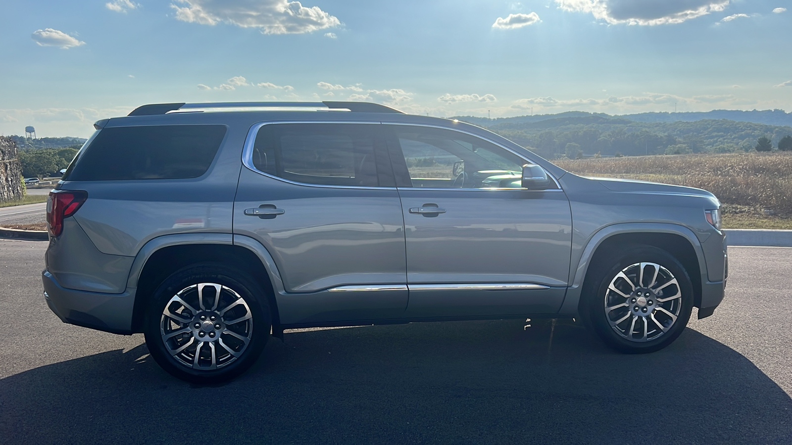 2023 GMC Acadia Denali 9