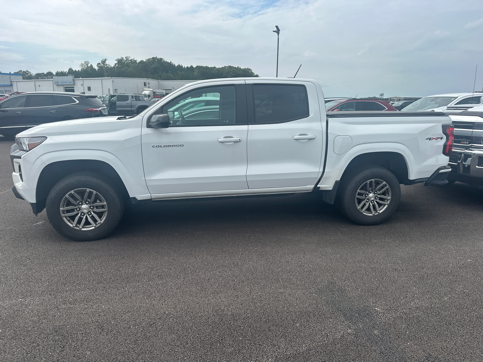 2023 Chevrolet Colorado 4WD LT 2