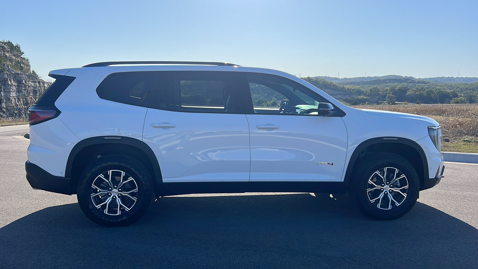 2024 GMC Acadia AWD AT4 9