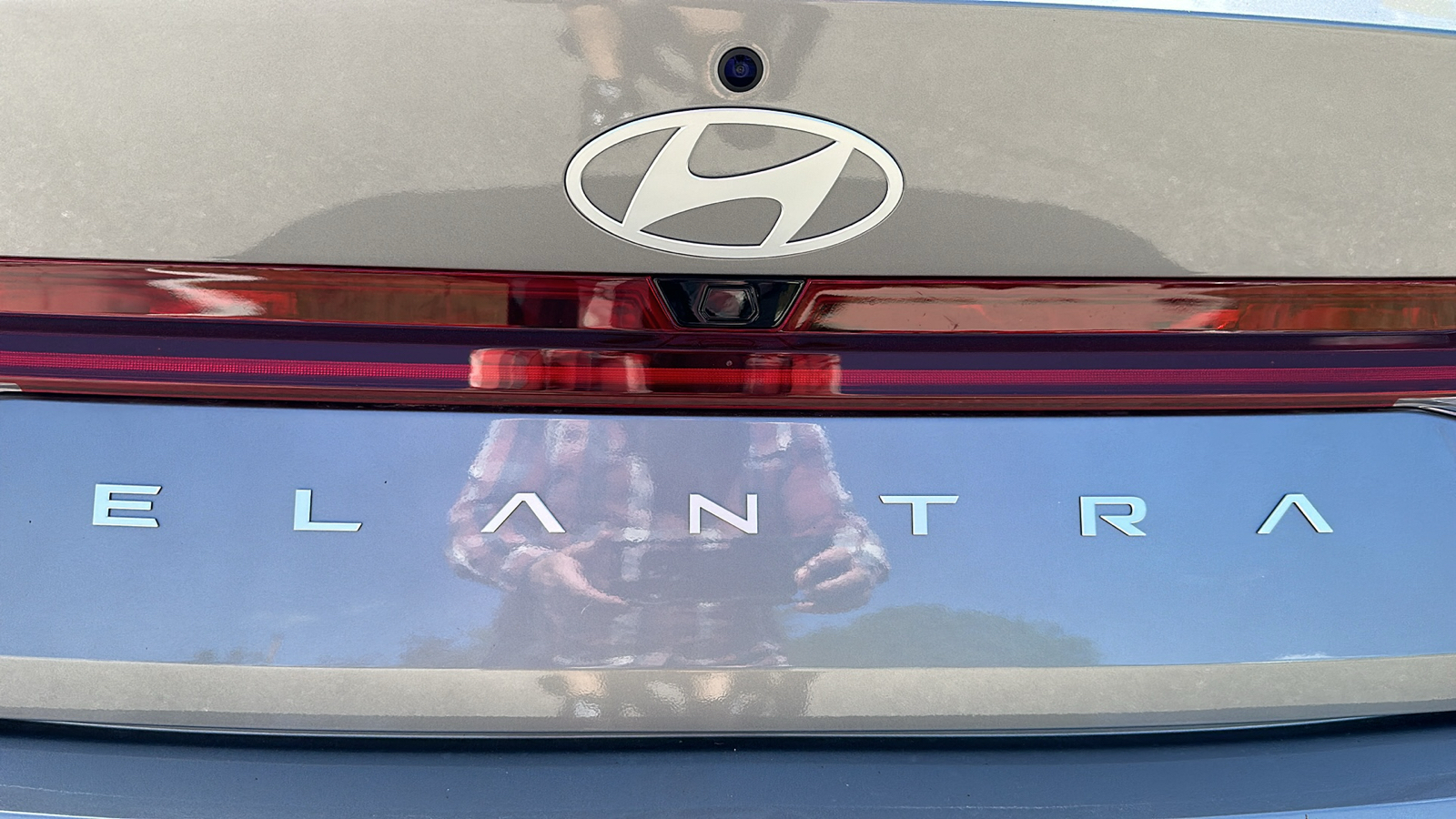 2024 Hyundai Elantra Hybrid Blue 9