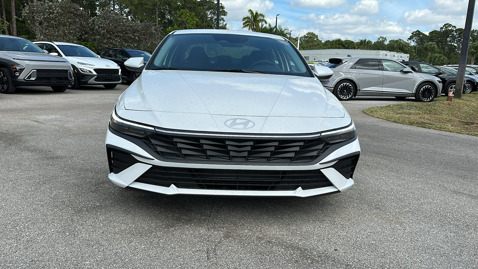 2024 Hyundai Elantra SEL 2