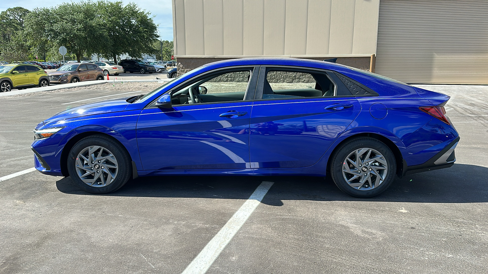 2024 Hyundai Elantra Hybrid Blue 4