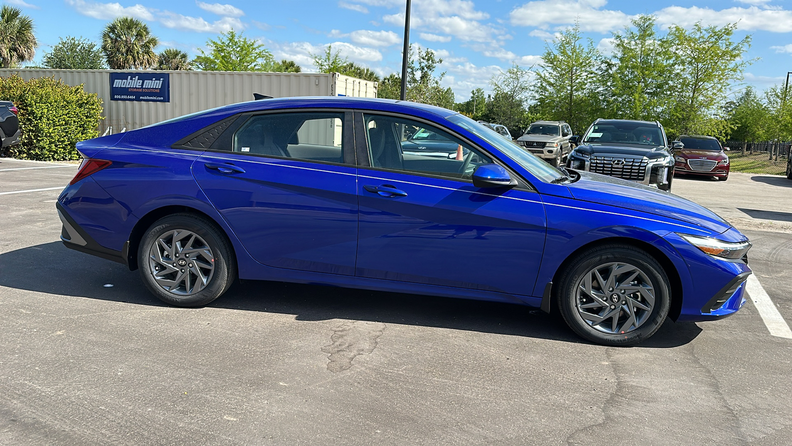 2024 Hyundai Elantra Hybrid Blue 8