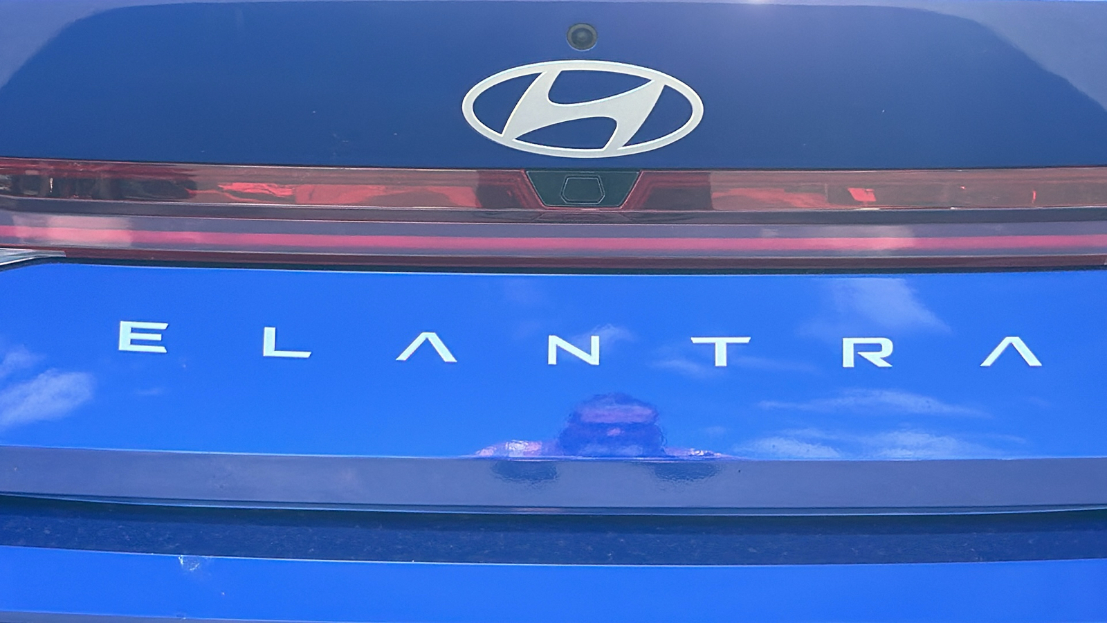 2024 Hyundai Elantra Hybrid Blue 9