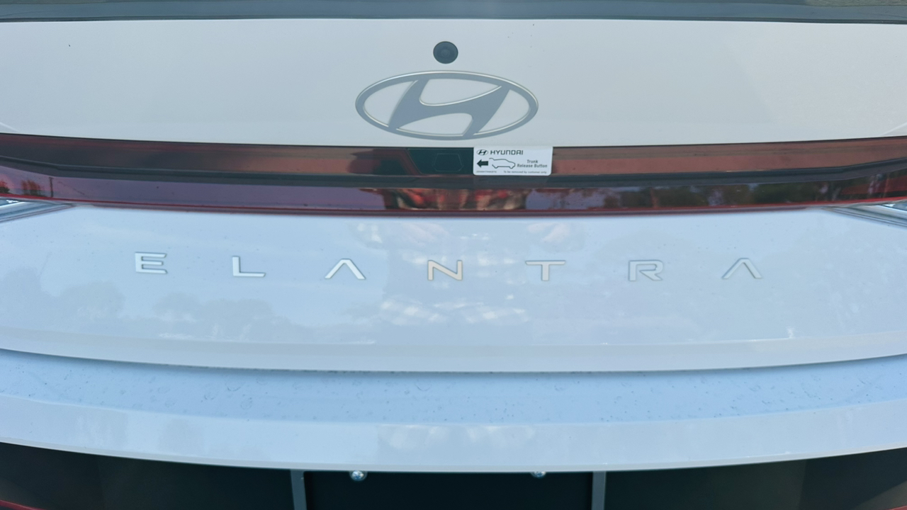 2025 Hyundai Elantra SEL 9